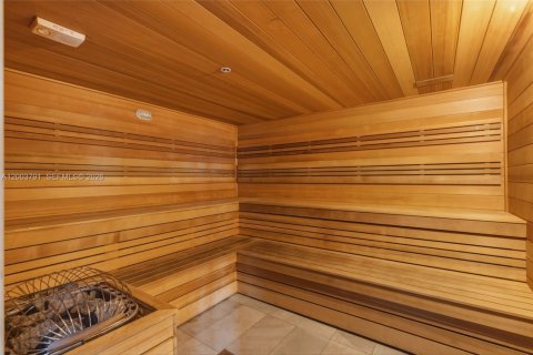 Condo in Miami, Florida  № 2069315 - photo 19