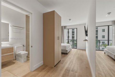 Condo in Miami, Florida  № 2069315 - photo 2