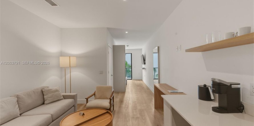 Studio in the Condo in Miami, Florida  № 2069315