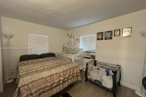 Commercial property in Miami, Florida 206.8 sq.m. № 1830695 - photo 11