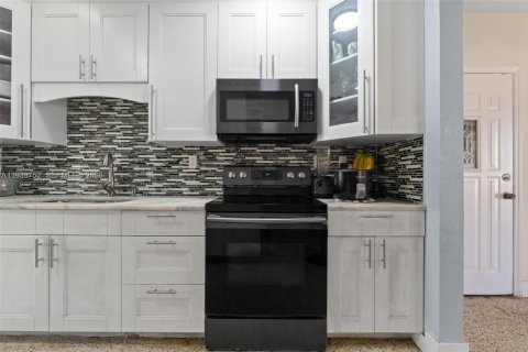 Купить виллу или дом в Хайалиа, Флорида 3 спальни, 120.96м2, № 1997053 - фото 10