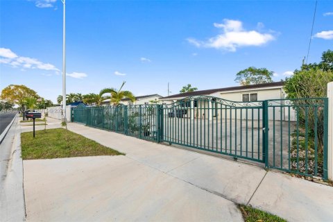 Купить виллу или дом в Хайалиа, Флорида 3 спальни, 120.96м2, № 1997053 - фото 2