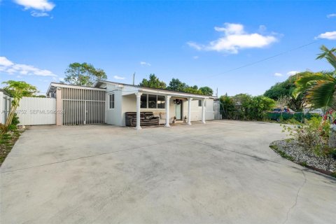 Купить виллу или дом в Хайалиа, Флорида 3 спальни, 120.96м2, № 1997053 - фото 3