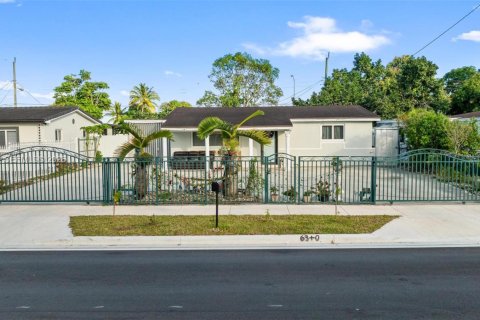 Дом в Хайалиа, Флорида 3 спальни, 120.96м2 № 1997053