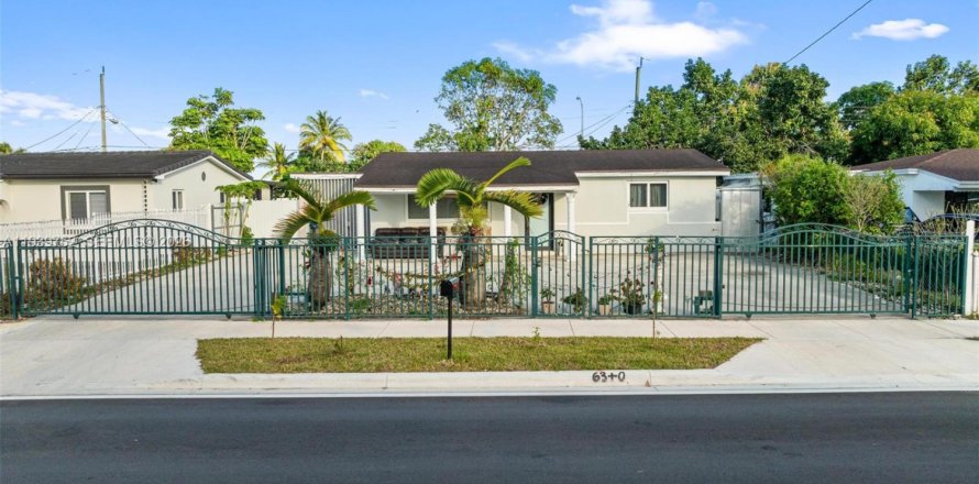 Дом в Хайалиа, Флорида 3 спальни, 120.96м2 № 1997053