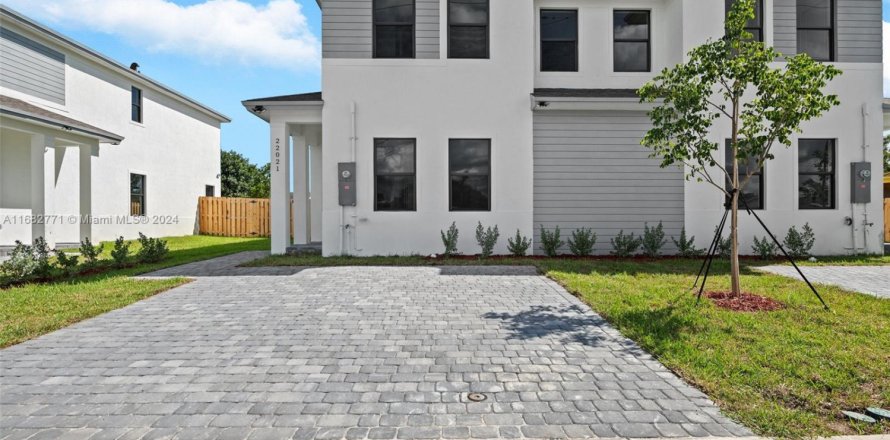 House in Goulds, Florida 4 bedrooms № 1763240