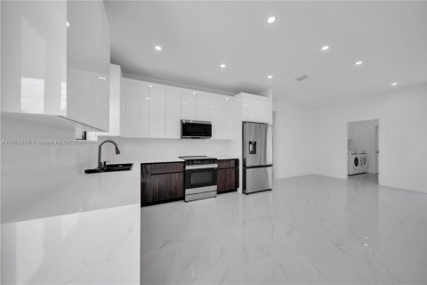 Villa ou maison à vendre à Lehigh Acres, Floride: 3 chambres № 1975965 - photo 3