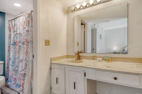 Copropriété à vendre à Sarasota, Floride: 2 chambres, 102.29 m2 № 1915860 - photo 25