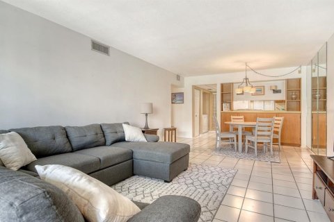 Copropriété à vendre à Sarasota, Floride: 2 chambres, 102.29 m2 № 1915860 - photo 15