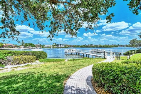 Copropriété à vendre à Sarasota, Floride: 2 chambres, 102.29 m2 № 1915860 - photo 5