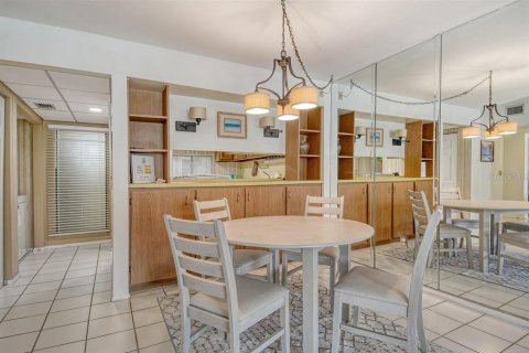 Copropriété à vendre à Sarasota, Floride: 2 chambres, 102.29 m2 № 1915860 - photo 17