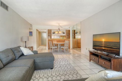 Copropriété à vendre à Sarasota, Floride: 2 chambres, 102.29 m2 № 1915860 - photo 14