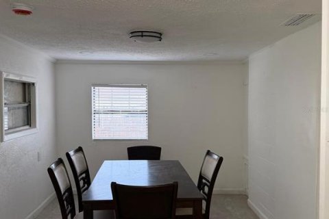 House in Orlando, Florida 3 bedrooms, 84.82 sq.m. № 2348237 - photo 7
