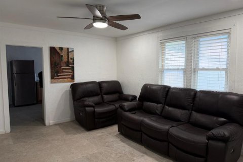 House in Orlando, Florida 3 bedrooms, 84.82 sq.m. № 2348237 - photo 4