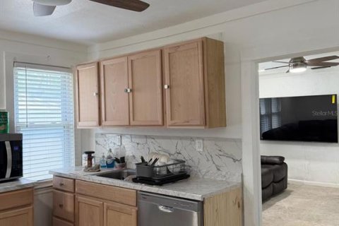 House in Orlando, Florida 3 bedrooms, 84.82 sq.m. № 2348237 - photo 12