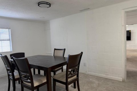 House in Orlando, Florida 3 bedrooms, 84.82 sq.m. № 2348237 - photo 9