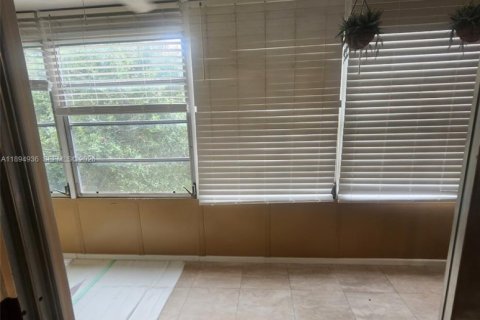 Condo in Coconut Creek, Florida, 2 bedrooms  № 2081446 - photo 18