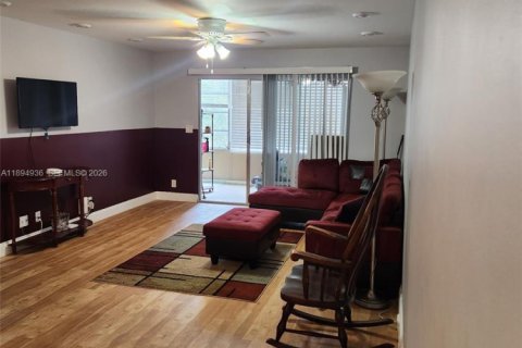 Condo in Coconut Creek, Florida, 2 bedrooms  № 2081446 - photo 4