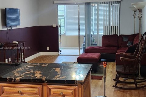 Condo in Coconut Creek, Florida, 2 bedrooms  № 2081446 - photo 10