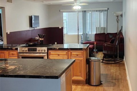 Condo in Coconut Creek, Florida, 2 bedrooms  № 2081446 - photo 8