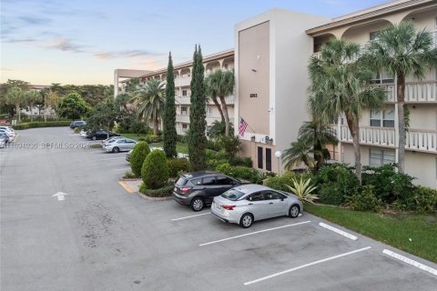 Condo in Coconut Creek, Florida, 2 bedrooms № 2081446