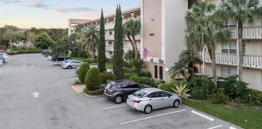 Condo in Coconut Creek, Florida, 2 bedrooms  № 2081446