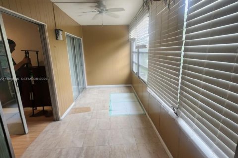 Condo in Coconut Creek, Florida, 2 bedrooms  № 2081446 - photo 19