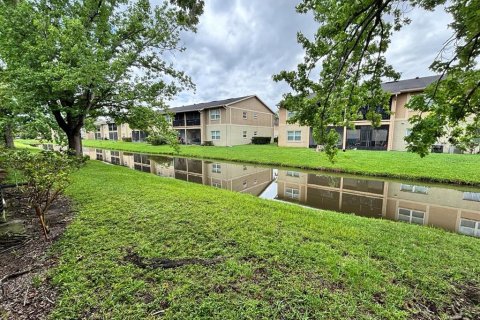 Condo in Orlando, Florida, 2 bedrooms  № 1778953 - photo 1