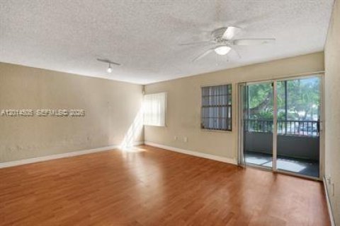 Condo in Oakland Park, Florida, 2 bedrooms № 2076508 - photo 15