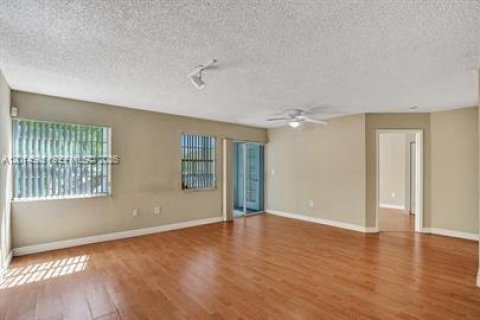 Condo in Oakland Park, Florida, 2 bedrooms № 2076508 - photo 22