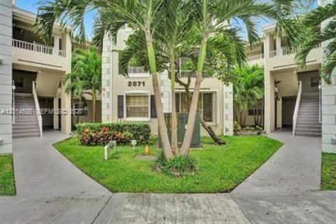 Condo in Oakland Park, Florida, 2 bedrooms № 2076508 - photo 3