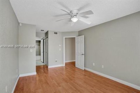 Condo in Oakland Park, Florida, 2 bedrooms № 2076508 - photo 8
