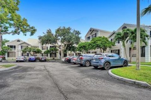 Condo in Oakland Park, Florida, 2 bedrooms № 2076508 - photo 11