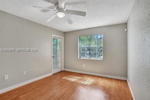 Condo in Oakland Park, Florida, 2 bedrooms № 2076508 - photo 26