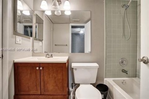 Condo in Oakland Park, Florida, 2 bedrooms № 2076508 - photo 19