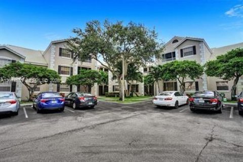 Condo in Oakland Park, Florida, 2 bedrooms № 2076508 - photo 4