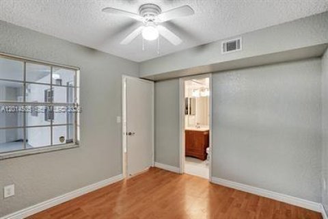 Condo in Oakland Park, Florida, 2 bedrooms № 2076508 - photo 7