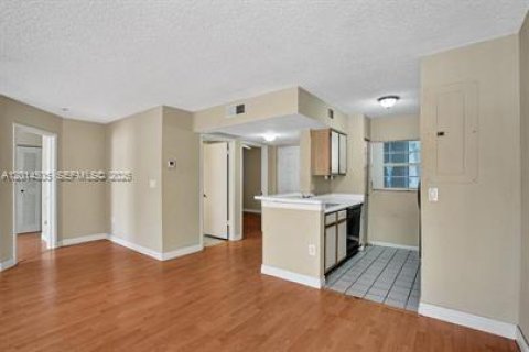 Condo in Oakland Park, Florida, 2 bedrooms № 2076508 - photo 16