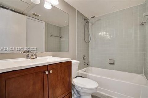 Condo in Oakland Park, Florida, 2 bedrooms № 2076508 - photo 6