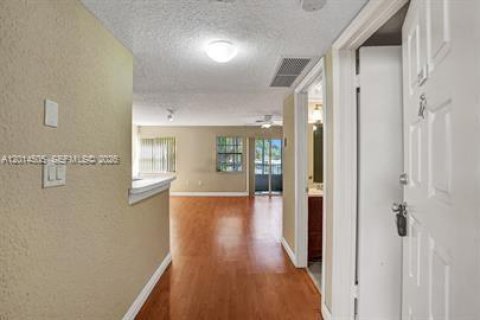 Condo in Oakland Park, Florida, 2 bedrooms № 2076508 - photo 25