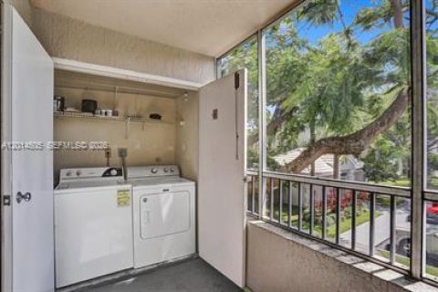 Condo in Oakland Park, Florida, 2 bedrooms № 2076508 - photo 23