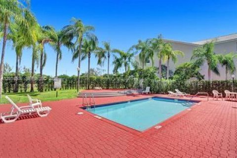 Condo in Oakland Park, Florida, 2 bedrooms № 2076508 - photo 30