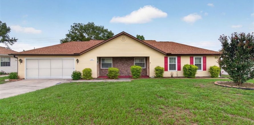House in Ocala, Florida 3 bedrooms, 113.71 sq.m. № 2167000