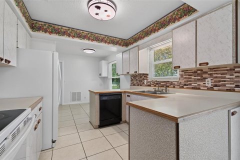 House in Ocala, Florida 3 bedrooms, 113.71 sq.m. № 2167000 - photo 14