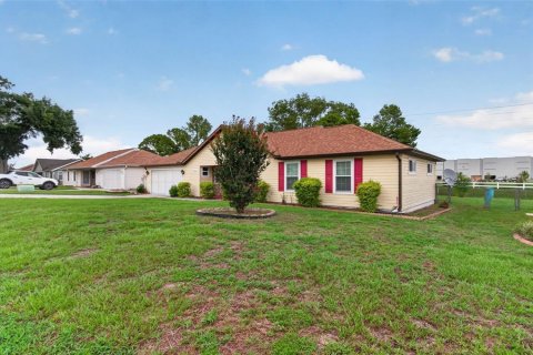 House in Ocala, Florida 3 bedrooms, 113.71 sq.m. № 2167000 - photo 2