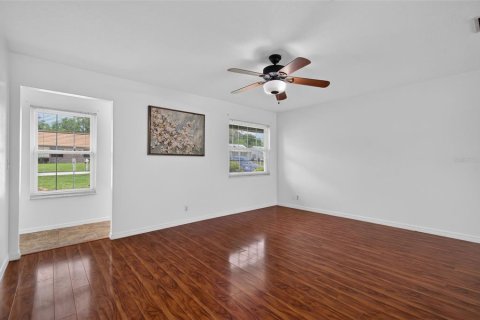 House in Ocala, Florida 3 bedrooms, 113.71 sq.m. № 2167000 - photo 9