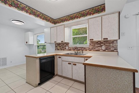House in Ocala, Florida 3 bedrooms, 113.71 sq.m. № 2167000 - photo 18