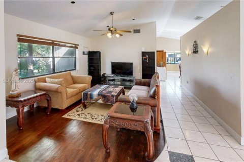 House in Homestead, Florida 4 bedrooms, 208.1 sq.m. № 1983475 - photo 15