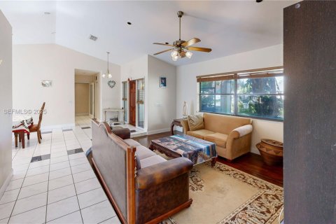 House in Homestead, Florida 4 bedrooms, 208.1 sq.m. № 1983475 - photo 18