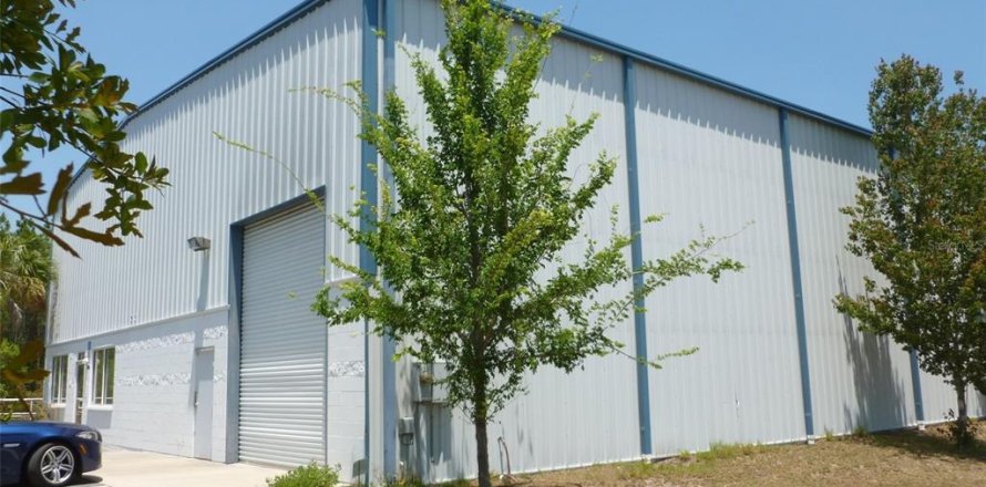 Commercial property in Gainesville, Florida 752.51 sq.m. № 1560368